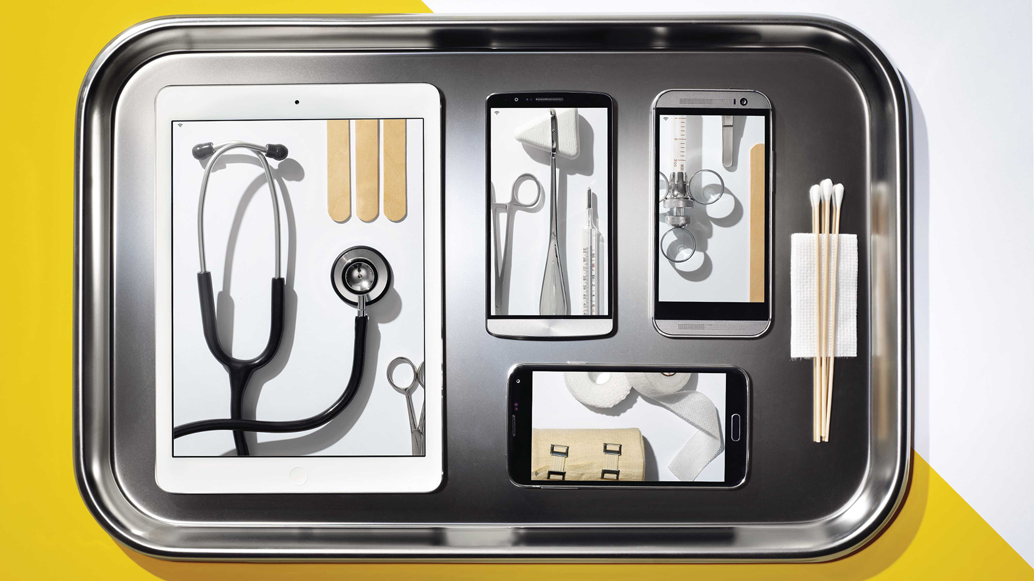 فناپ زیرساخت در زمینه راهاندازی پلتفرم سلامت هوشمند با در نظر گرفتن امکانات مختلف افقی و عمودی بنا دارد فصل تازهای از تحول دیجیتال را حوزه سلامت کشور رقم بزند. سنجش بلوغ دیجیتالی سازمان، نخستین گام تحول دیجیتال هر سازمان است. بر پایه این سنجش است که محدوده و سطح دیجیتالی شدن سازمان تعیین شده و در ادامه کمیتههای مشترک راهبری، مدیریتی و فنی ایجاد و سپس نقشها و مسئولیتها مشخص میشود.