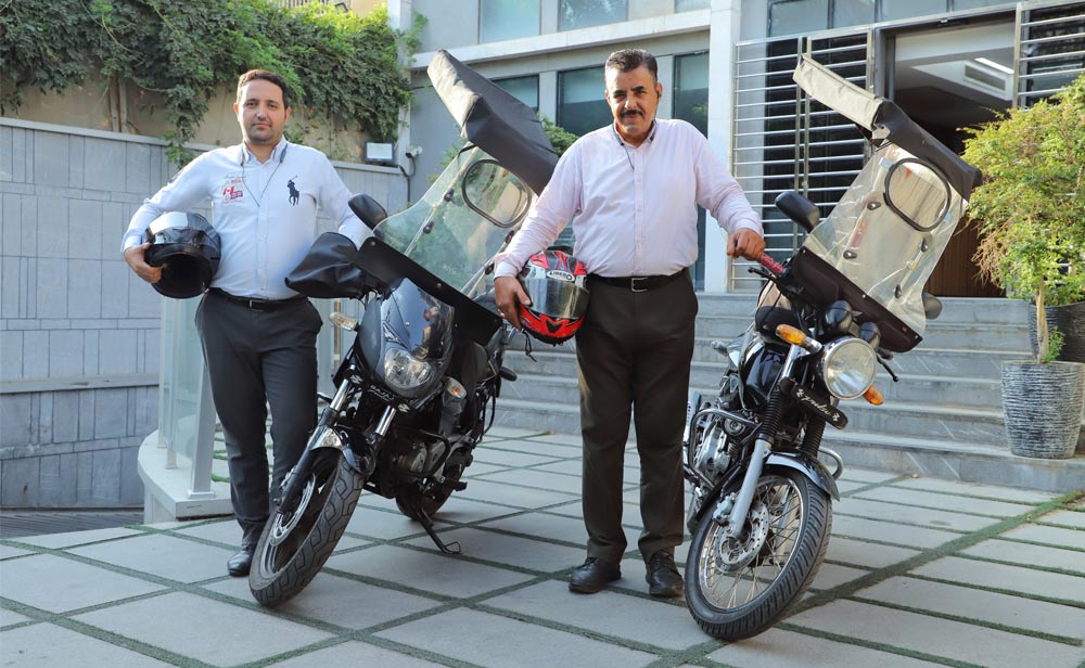 کار شرکت، بیرون از ساختمان ادامه دارد